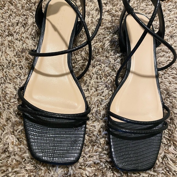 Black Strappy Sandals π€ - Picture 2 of 3